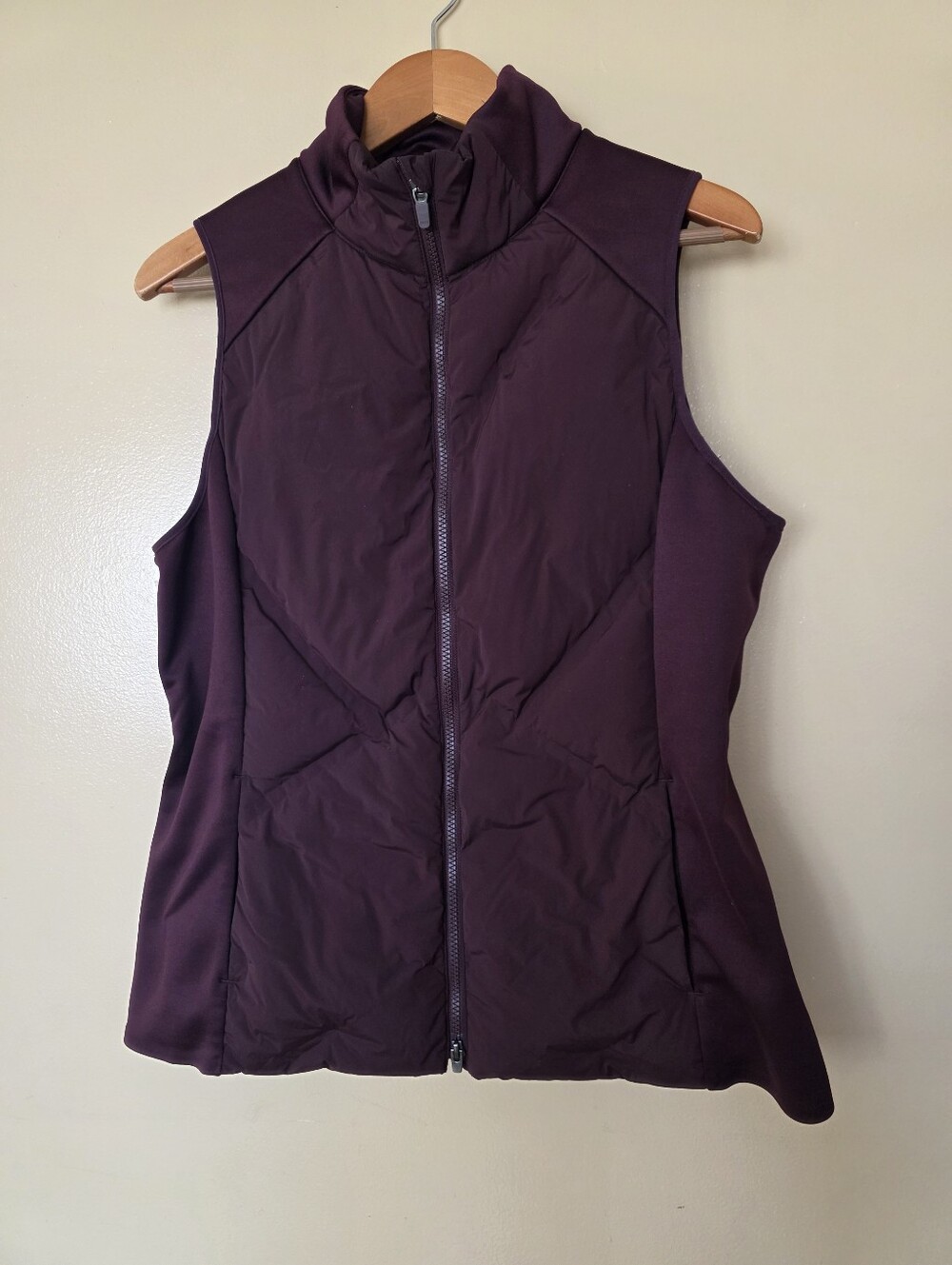 Athleta Inlet Down Vest Burgundy LT Puffer Full Zip Elevated Athleisure Gorpcore